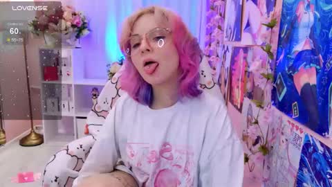 Snapshot of coconut_mia chatting on 10.02.25 Mia online show from 10.02.25