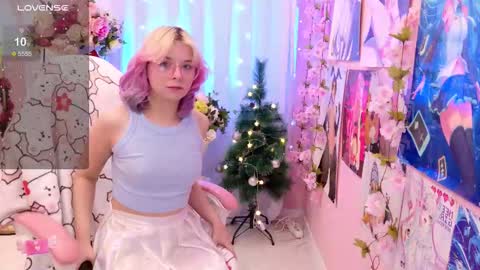 Snapshot of coconut_mia chatting on 12.03.25 Mia online show from 12.03.25