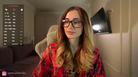 Snapshot of coconutaura chatting on 10.06.25 Anna online show from 10.06.25