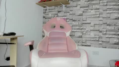 Snapshot of coffee_hot chatting on 01.15.25 laurita online show from 01.15.25