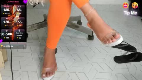 Snapshot of coffee_hot chatting on 11.28.25 laurita online show from 11.28.25