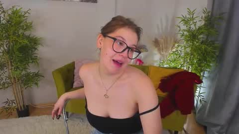 Snapshot of colleen_blake chatting on 11.24.25 Collen Mon Tue Wed Thu Fri GMT 3 0300am - 0900am online show from 11.24.25