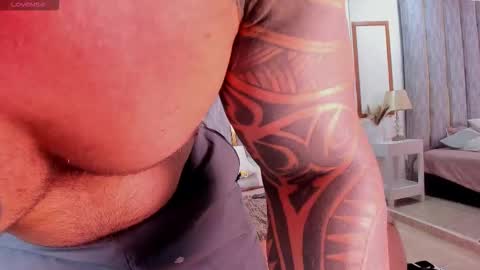 Snapshot of college_muscle_ass chatting on 09.18.25 college_muscle_ass online show from 09.18.25