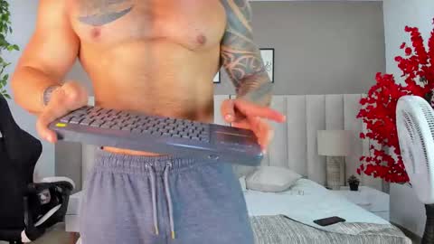 Snapshot of college_muscle_ass chatting on 09.22.25 college_muscle_ass online show from 09.22.25