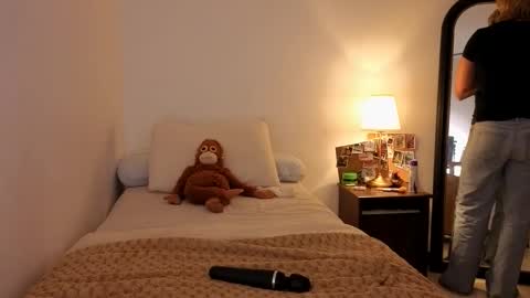 Snapshot of connie_varela chatting on 04.19.26 new account online show from 04.19.26