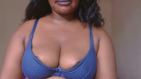 Snapshot of conny685249 chatting on 02.12.25 conny online show from 02.12.25