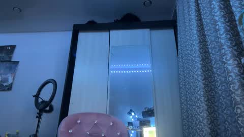 Isabella online show from 12.14.25