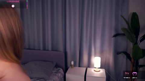 Hello im Sofia Welcme to my room .More hugs and kiss for you online show from 10.14.25