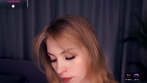 Hello im Sofia Welcme to my room .More hugs and kiss for you online show from 10.18.25