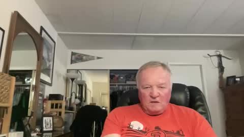 Snapshot of cookoosnest chatting on 11.14.25 cookoosnest online show from 11.14.25