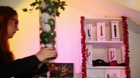 Ginger The Cringer online show from 12.31.24