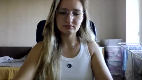 cora_fora online show from 09.12.25