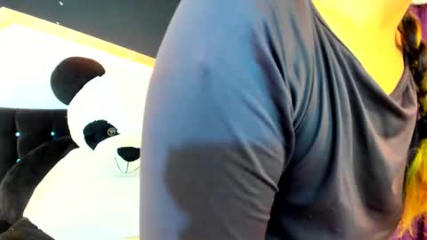 Coral  online show from 02.13.25