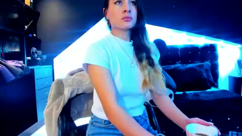 Coral  online show from 02.28.25