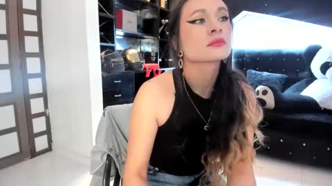 Coral  online show from 10.22.25