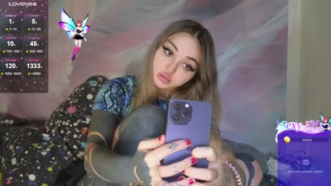 Snapshot of coralie20 chatting on 01.18.25 coralie20 online show from 01.18.25