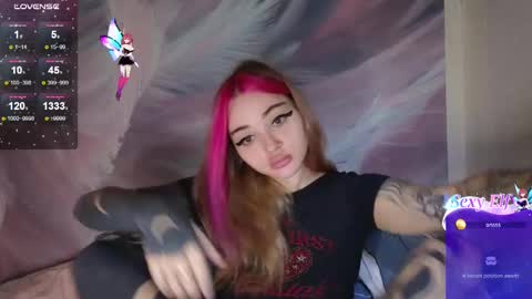 Snapshot of coralie20 chatting on 03.04.25 coralie20 online show from 03.04.25