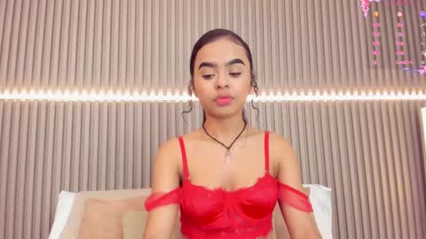 coralineross_ online show from 03.12.25