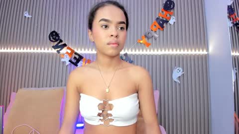 coralineross_ online show from 10.14.25