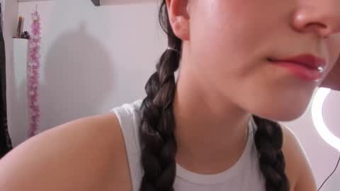 Snapshot of coralinexxx07 chatting on 11.26.25 Coraline uwu Bienvenidos al dulce mundo de Coraline Hola amores soy Coraline Una chica tierna juguetona online show from 11.26.25