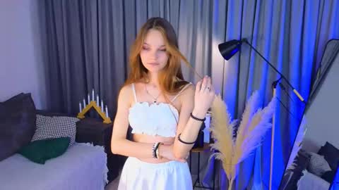 Snapshot of corazonmalinky chatting on 11.21.25 Lia online show from 11.21.25