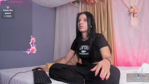 Snapshot of cositarika__ chatting on 06.20.26 Lunita online show from 06.20.26
