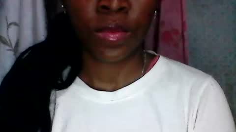 Snapshot of couleur_vanille chatting on 12.02.25 couleur_vanille online show from 12.02.25