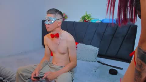 Snapshot of couple_2533 chatting on 10.31.25 couple_2533 online show from 10.31.25