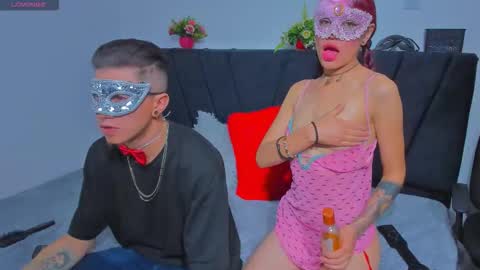 Snapshot of couple_2533 chatting on 11.05.25 couple_2533 online show from 11.05.25