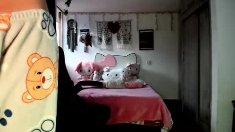 MIA LIZ AND SAM online show from 04.07.26