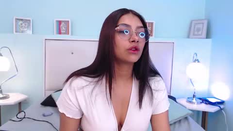 Snapshot of couplecolombia_gh chatting on 03.12.25 lola y juan online show from 03.12.25