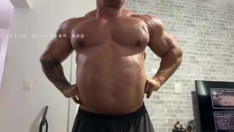 Snapshot of couplemuscle40 chatting on 05.19.26 couplemuscle40 online show from 05.19.26