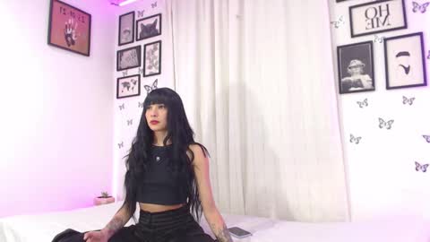 Snapshot of coupsextop chatting on 12.17.24 Juli and Liam online show from 12.17.24