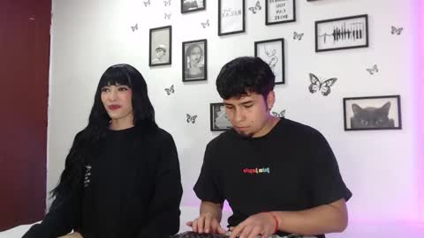 Snapshot of coupsextop chatting on 01.05.25 Juli and Liam online show from 01.05.25