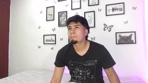 Snapshot of coupsextop chatting on 01.17.25 Juli and Liam online show from 01.17.25