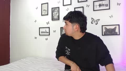 Snapshot of coupsextop chatting on 01.20.25 Juli and Liam online show from 01.20.25