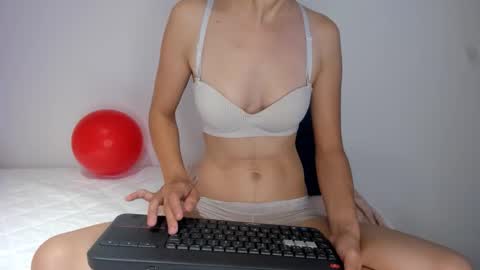 Marce  Online 1pm - 7pm gmt-5 online show from 02.13.26