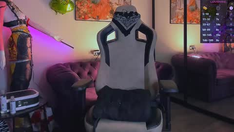 Snapshot of crazy_baby69 chatting on 01.12.25 online show from 01.12.25