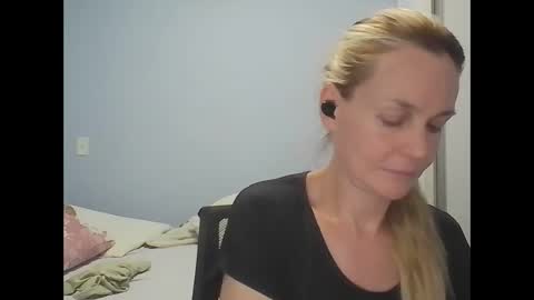 Anny online show from 04.17.26