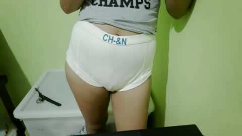 Snapshot of crazychicks4u chatting on 11.15.25 crazychicks4u online show from 11.15.25