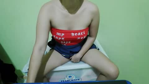 Snapshot of crazychicks4u chatting on 11.26.25 crazychicks4u online show from 11.26.25