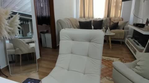 LAURA online show from 02.04.26