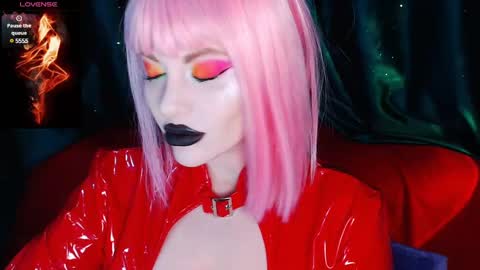 Snapshot of crazypinkyball chatting on 12.18.24 Roxy online show from 12.18.24