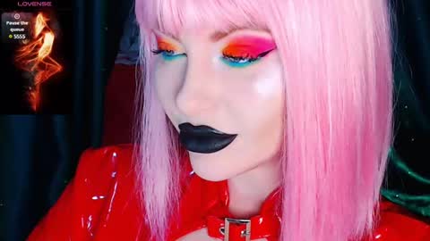 Snapshot of crazypinkyball chatting on 12.26.24 Roxy online show from 12.26.24