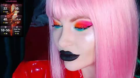 Snapshot of crazypinkyball chatting on 12.26.24 Roxy online show from 12.26.24