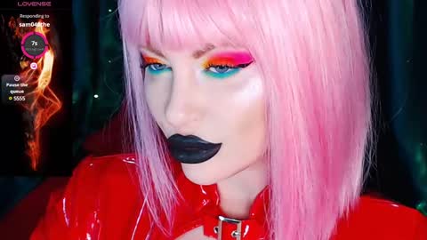 Snapshot of crazypinkyball chatting on 12.27.24 Roxy online show from 12.27.24