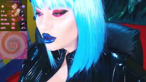 Snapshot of crazypinkyball chatting on 11.29.25 Roxy online show from 11.29.25