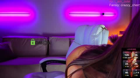 Snapshot of crazzy_cherry chatting on 01.02.25 crazzy cherry online show from 01.02.25