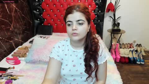 Snapshot of crazzy_pussy chatting on 02.02.25 Ana online show from 02.02.25