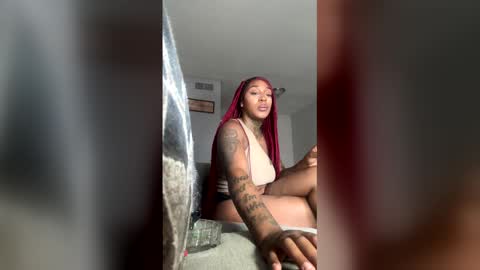 Snapshot of creame_sensation chatting on 05.04.26 PHANTOMTARGARYENXXX online show from 05.04.26